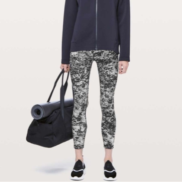 Lululemon Wunder Under High-Rise 7/8 Tight *Full-On Luxtreme 25" - Picture 7 of 15